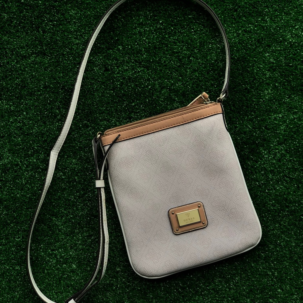 White Guess crossbody